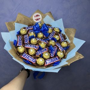 Букет із цукерок подарунковий "Фіолла"