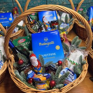 Подарунковий новорічний "Різдвяний кошик"