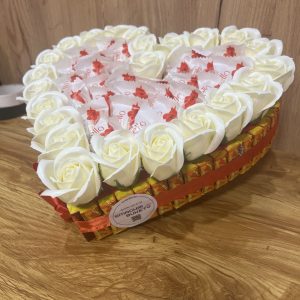 Бокс букет з цукерок "Цікаве кохання"
